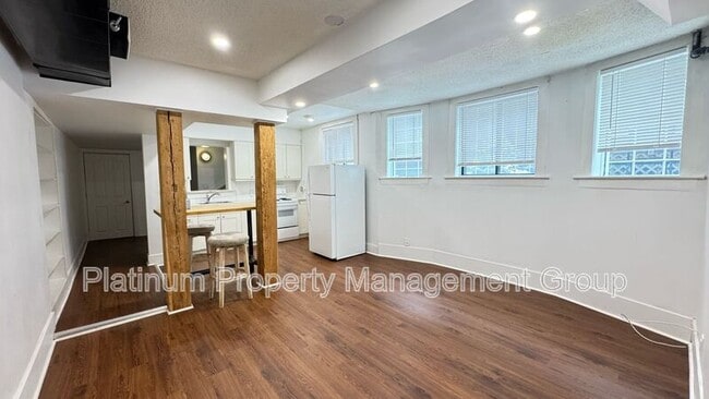 Photo - 933-918 18 Ave SW