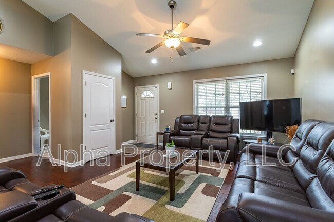 Photo - 105 Herndon Ct