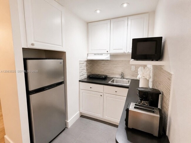 Building Photo - 3025 Indian Creek Dr Unit 203