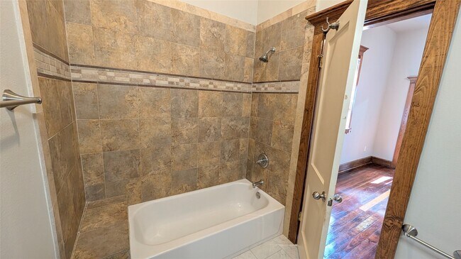Photo - 702 Paschall St