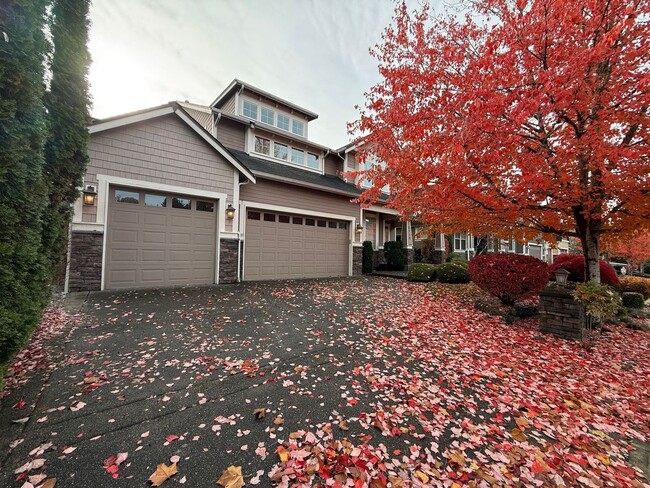 Photo - Stunning large 3 bedroom plus bonus rooms ...