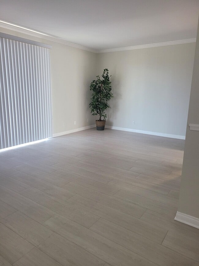 1845 Holmby Townhome - MUST SEE!