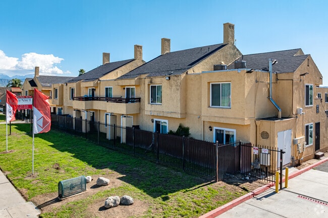 Building Photo - Date Palms