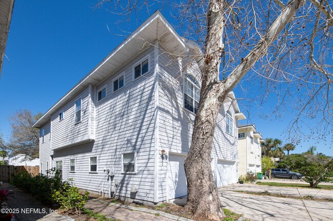 Photo - 821 6th Ave S