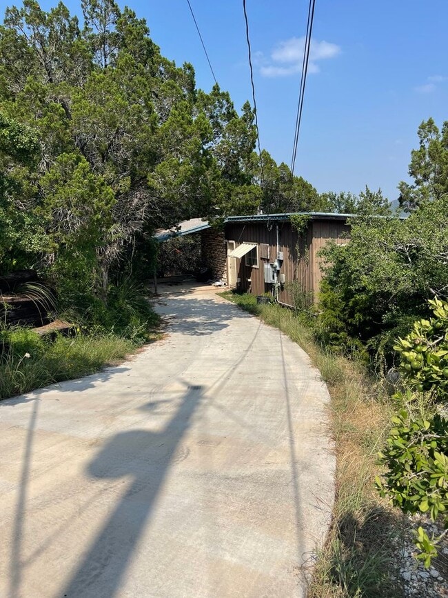 Building Photo - NEW ON MARKET