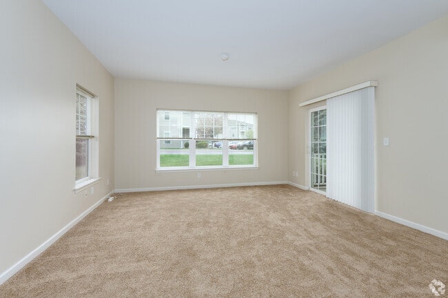 2BR, 2BA - 1,040SF - Dining Room/Living Room