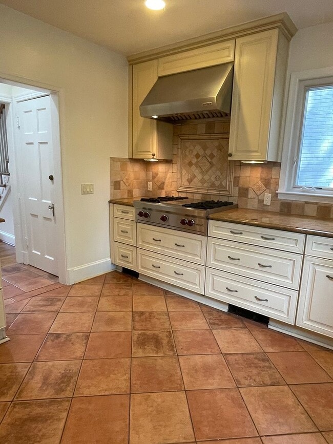Photo - 6105 29th St NW