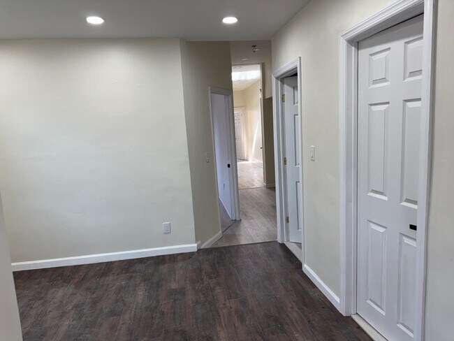 Building Photo - 356 West Side Ave Unit 2 Rental