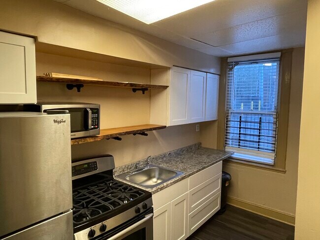 Kitchen - 2611 E Fayette St