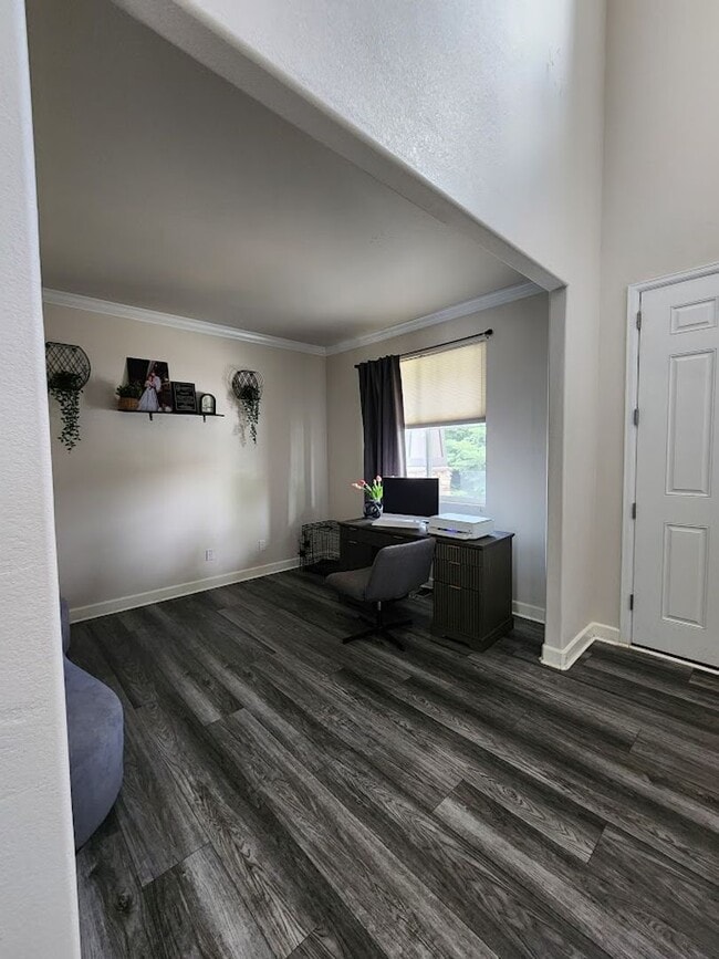 Photo - Long Realty & Property Management - 5 bedroom Stunning Home with Full Finished Basement