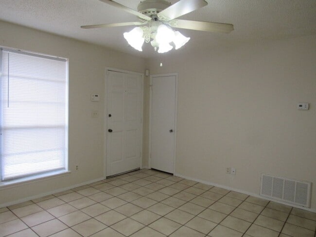 Building Photo - Nice home in Pace!