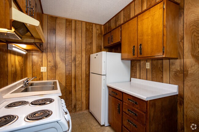 2BR, 1BA - 800SF - Kitchen