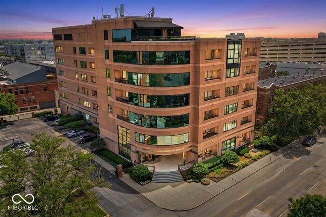 Building Photo - 225 N New Jersey St Unit 23