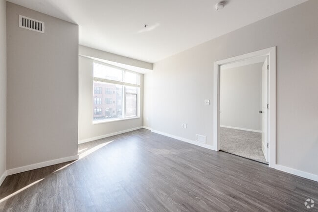 1BR, 1BA - 600SF