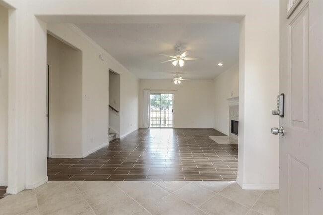 Photo - 807 Victoria Lakes Dr