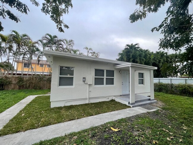 Building Photo - 2103 SW 60th Ave Unit 2