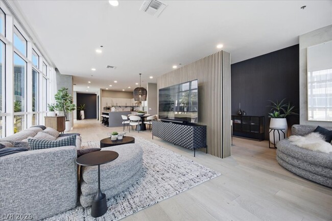 Photo - 4575 Dean Martin Dr Unidad 307