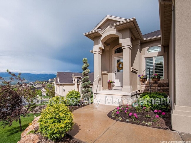 Photo - 637 Edgewood Dr