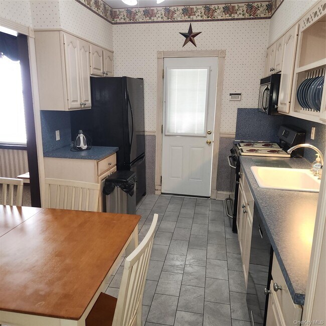 Photo - 77-16 78th St