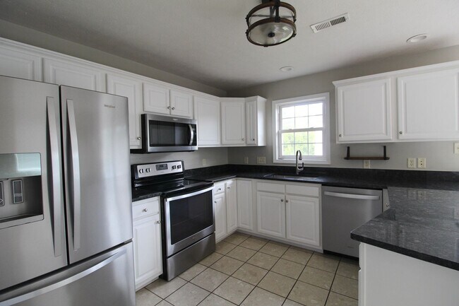 Photo - 3 Bedroom townhome with basement!