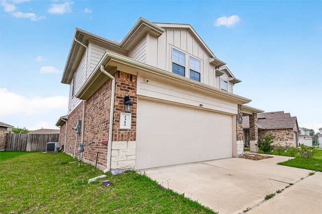 Photo - 2315 Spruce Clf Ln