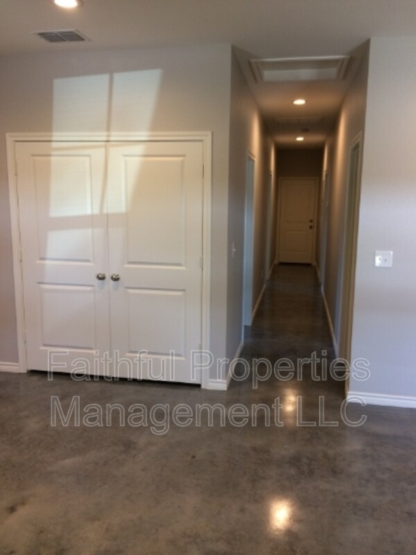 Photo - 19568 Fonda St E