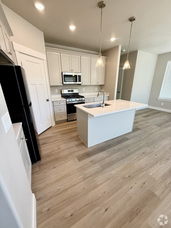 Building Photo - 1063 S 2560 E Unit Lot 147 Rental