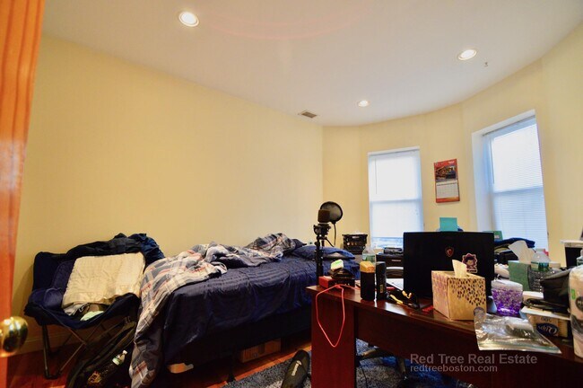 Photo - 1802 Beacon St Unit 8