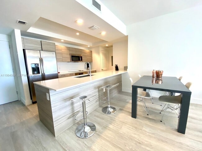 Building Photo - 121 NE 34th St Unit 807