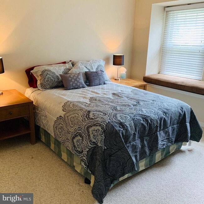 Photo - 161 Leeds Ct W
