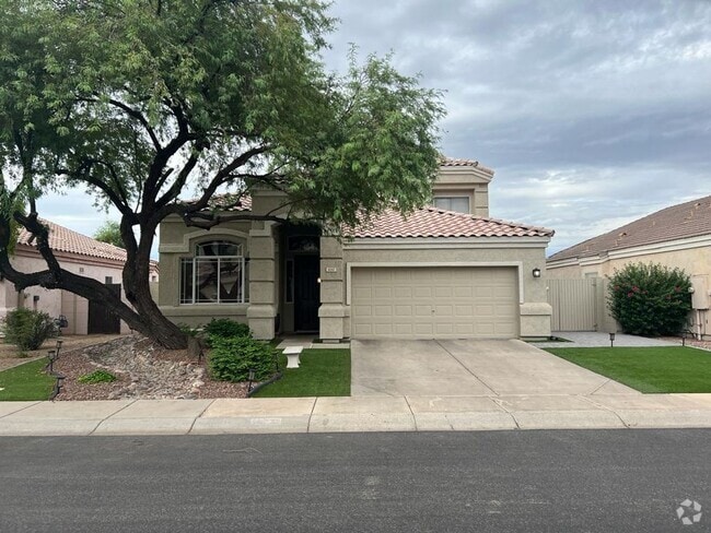 Building Photo - BEAUTIFUL executive style home w/ entertai...