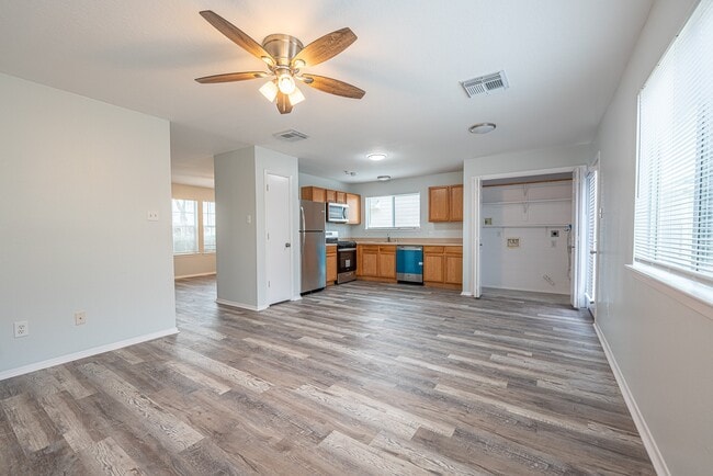 Photo - 6247 Elton Knolls St