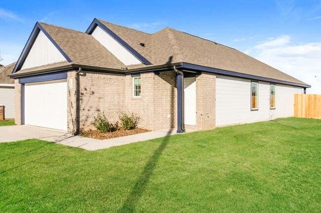 Building Photo - 2105 Crimson Lake Blvd