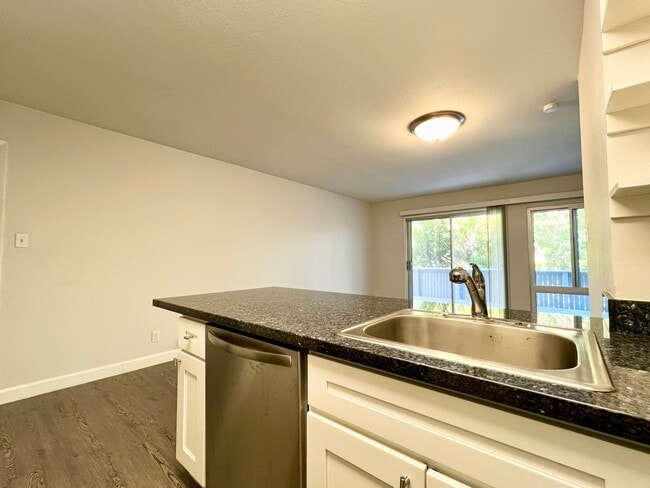 Photo - Renovated Pet-Friendly STUDIO with Full Kitchen & Bath - Water & Garbage Included! Unit A