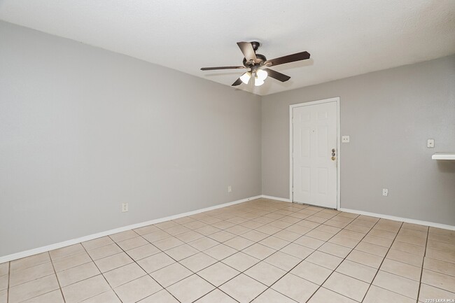 820 W Olmos Dr