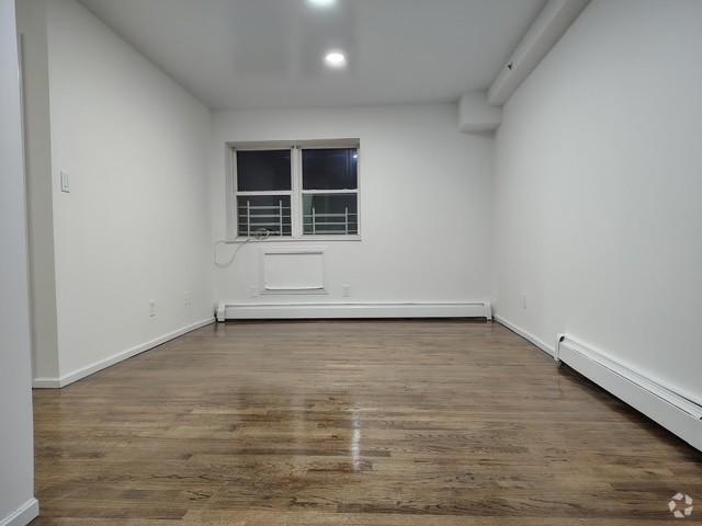 Building Photo - 1 bedroom in OZONE PARK NY 11417 Unit 3E Rental