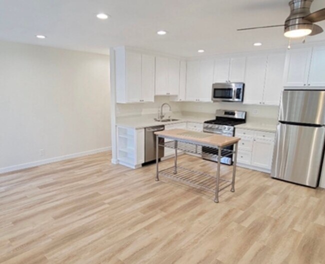 1250 Manhattan Beach Blvd