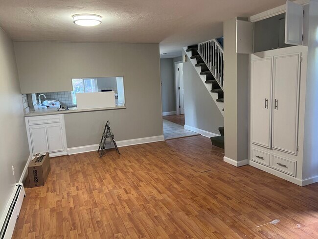 living room into kitchen - 2938 W 42nd Ave Casa