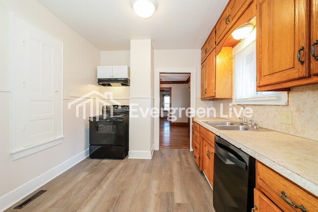 Photo - 1420 S 33 St