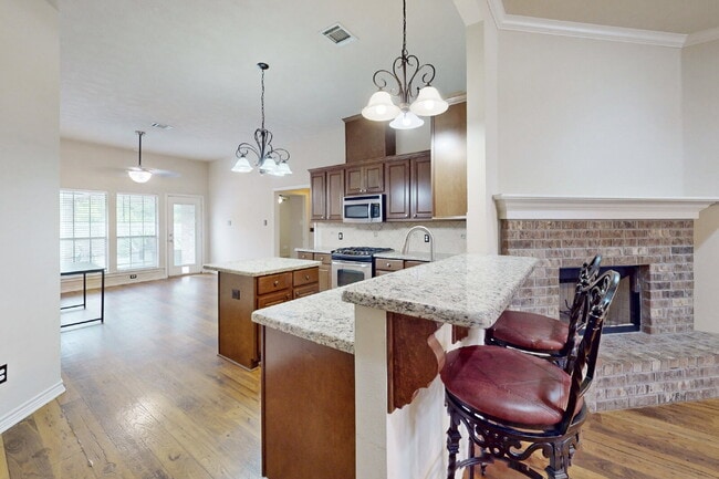 Photo - 5 Bedroom, 3 Bathroom, with easy access to shopping and schools