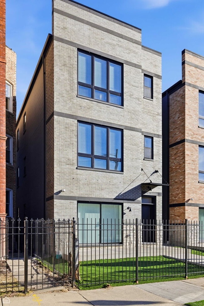 Photo - 4739 S Indiana Ave Unit 1