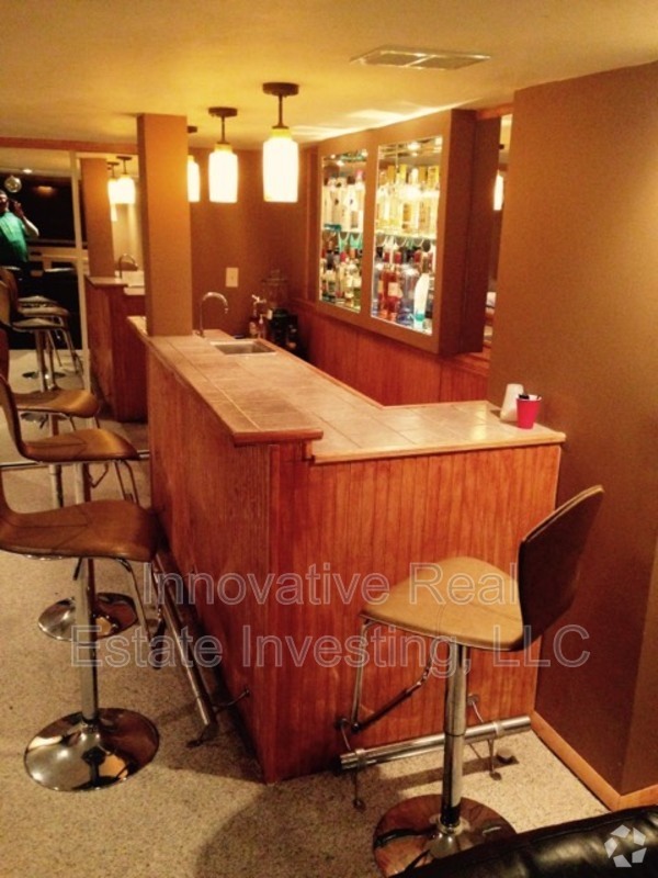 Building Photo - 305 W 22nd St Rental