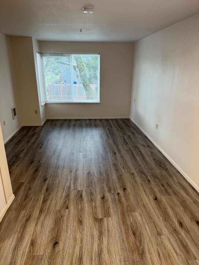 Sala de estar - Rose City Center Apartments - 55 and Over