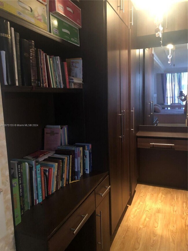 Photo - 1 bedroom in Hallandale Beach FL 924