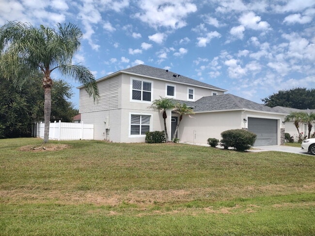 Spacious 4 bedroom, 2.5 bathroom house in Poinciana