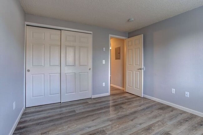 Photo - 2 bedroom 1 bath close to local shops!!