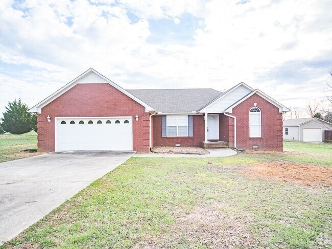 Building Photo - Beautiful full brick home!