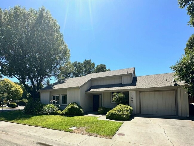 Building Photo - 1661 La Paloma Ct