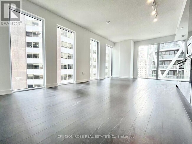 Photo - 238 Simcoe St Unit 904
