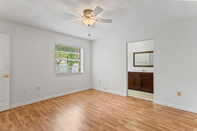 Photo - 13945 Langley Pl
